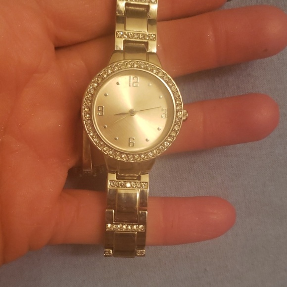 BNWOT,SILVER with Diamond rhinestones around face - Picture 2 of 4